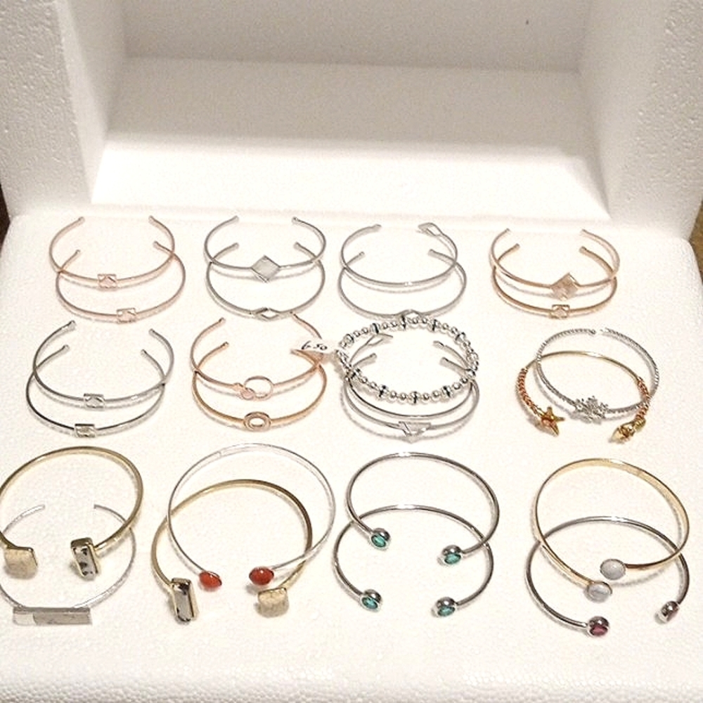 A2#.  25 NEW Bracelets - Picture 2 of 8
